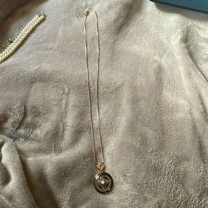 Beautiful necklace, I’m great condition